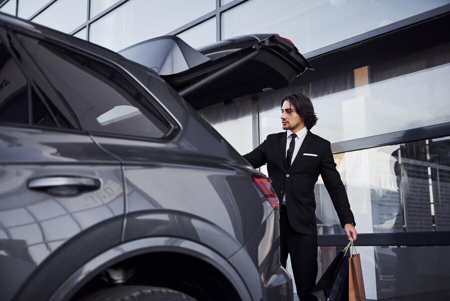 Limousine Service Milano: Transfers to/from Airports & Fashion Shows